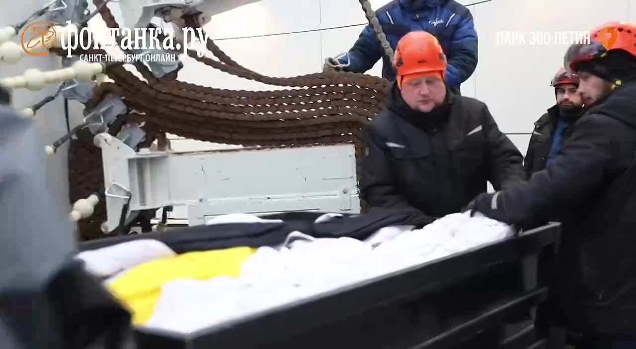 Имперский флаг над Петербургом