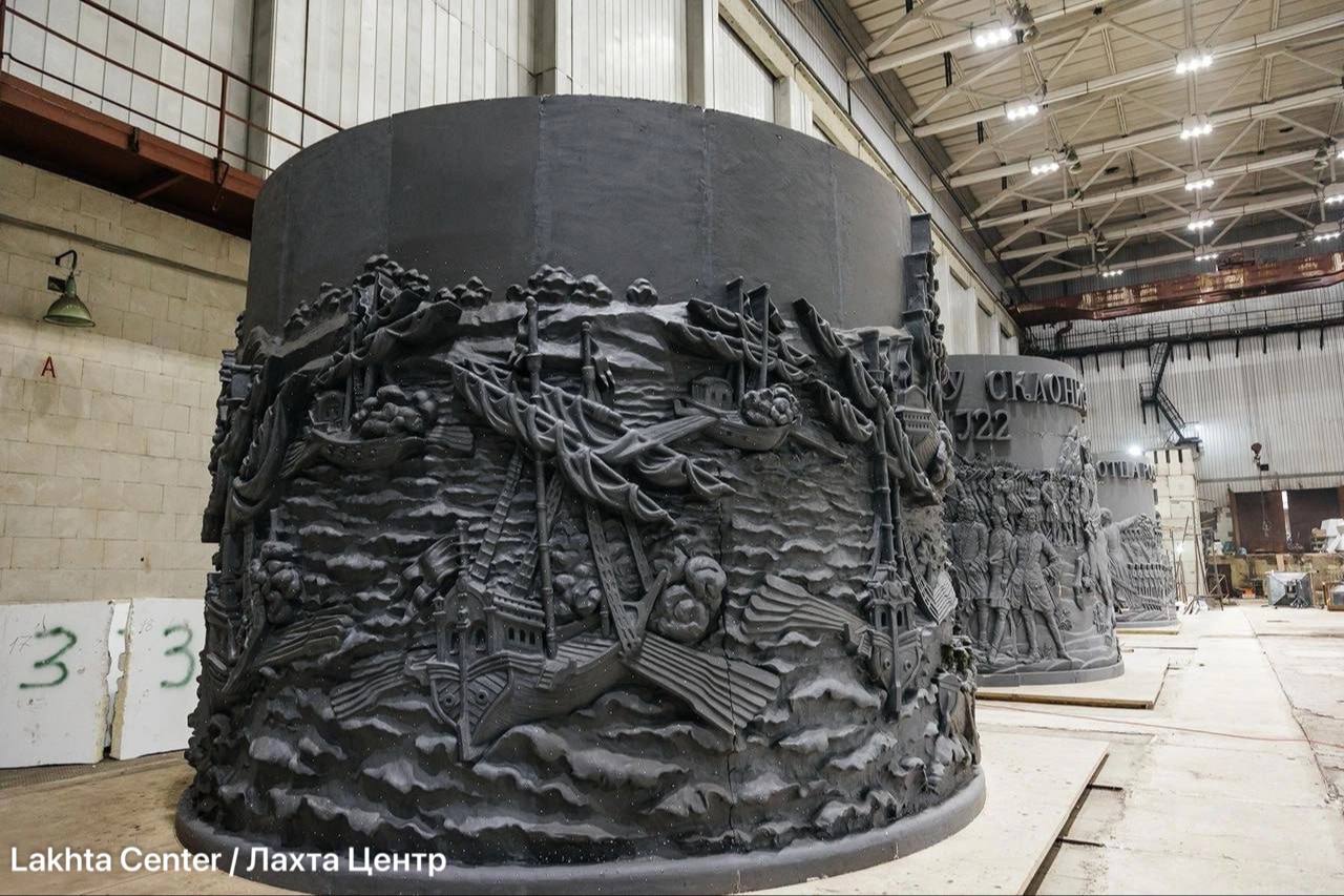 Триумфальный столп начали возводить у Лахта Центра Триумфальный столп начали возводить у Лахта Центра