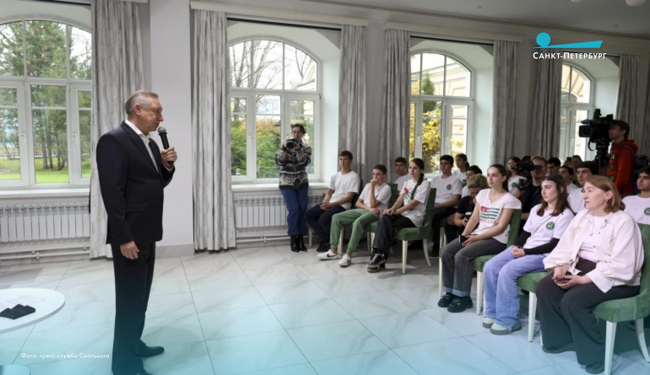 Александр Беглов встретился со школьниками и студентами колледжа из Республики Абхазия