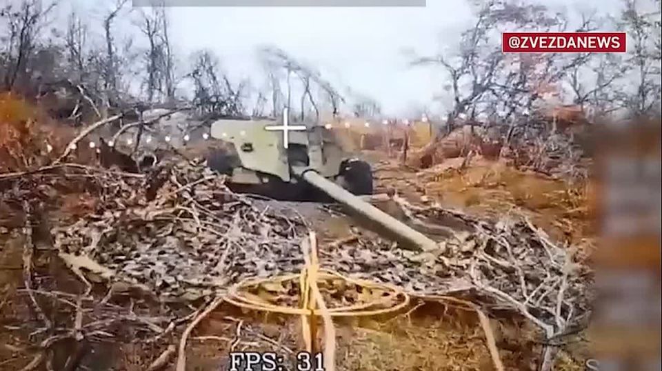 Операторы БПЛА забили танк ВСУ возле Малой Токмачки — один за другим дроны влетали в технику, пока она не задымилась