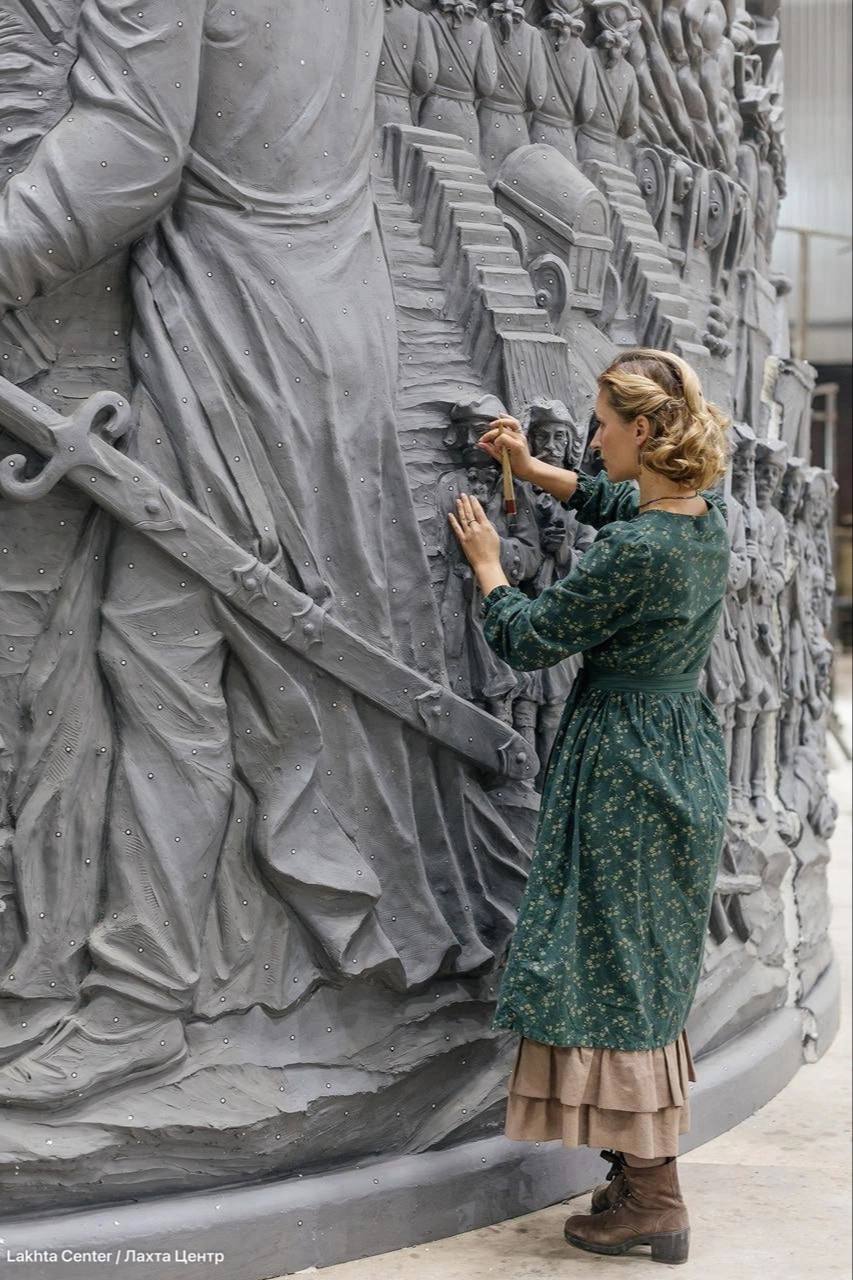 Триумфальный столп начали возводить у Лахта Центра Триумфальный столп начали возводить у Лахта Центра