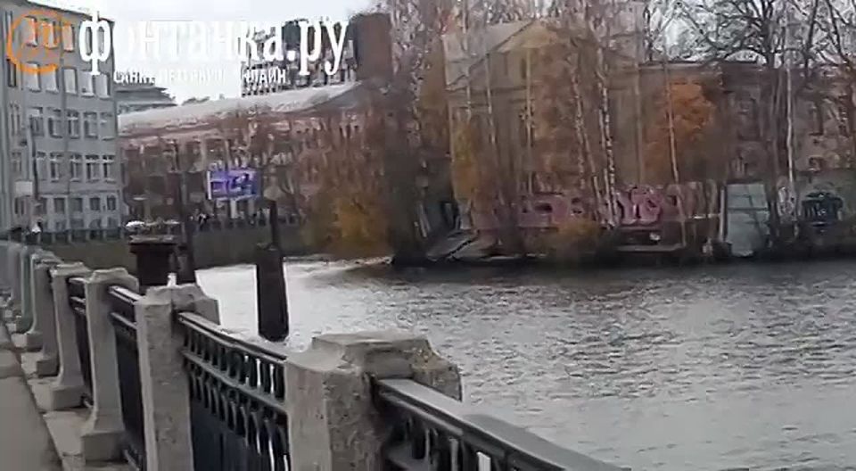 «Заросли» вырубают. Строители расчищают территорию на берегу Малой Невы под продолжение набережной Макарова