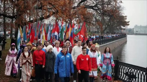 «Наша сила — в единстве»: Молодая Гвардия Единой России и «Волонтерская Рота» провели в Санкт-Петербурге грандиозное шествие в честь национального праздника