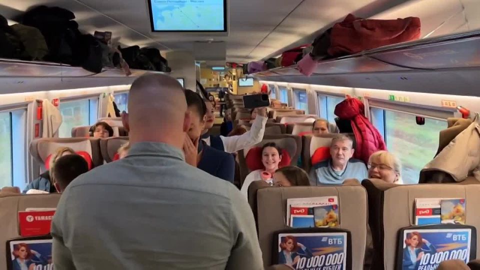 Пассажир «Сапсана» сделал предложение проводнице под аплодисменты всего вагона