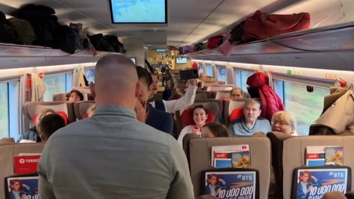 Пассажир «Сапсана» сделал предложение проводнице под аплодисменты всего вагона