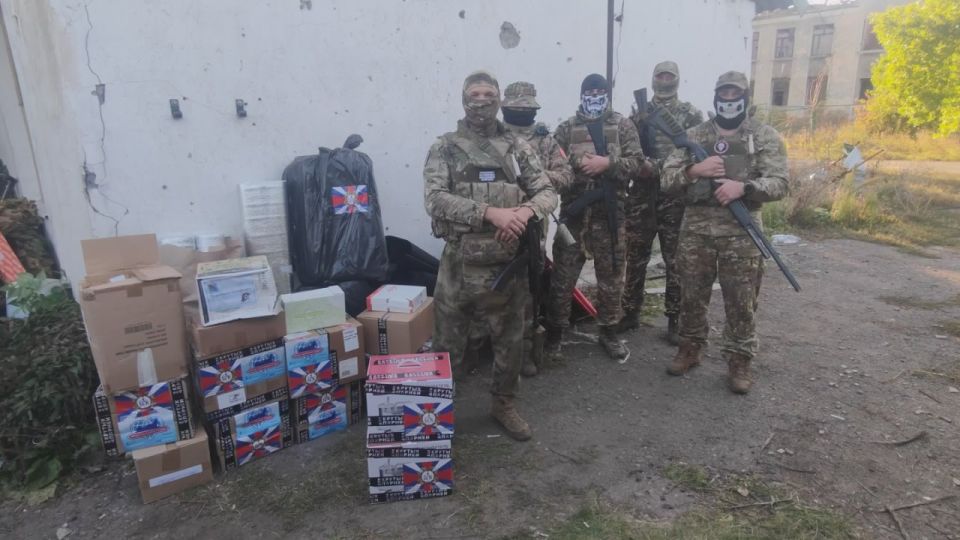 Передали по линии МОО Вече еще небольшой груз гуманитарной помощи эвакуационной медицинской группе, в виде тактической медицины, продуктов питания и другого нужного имущества