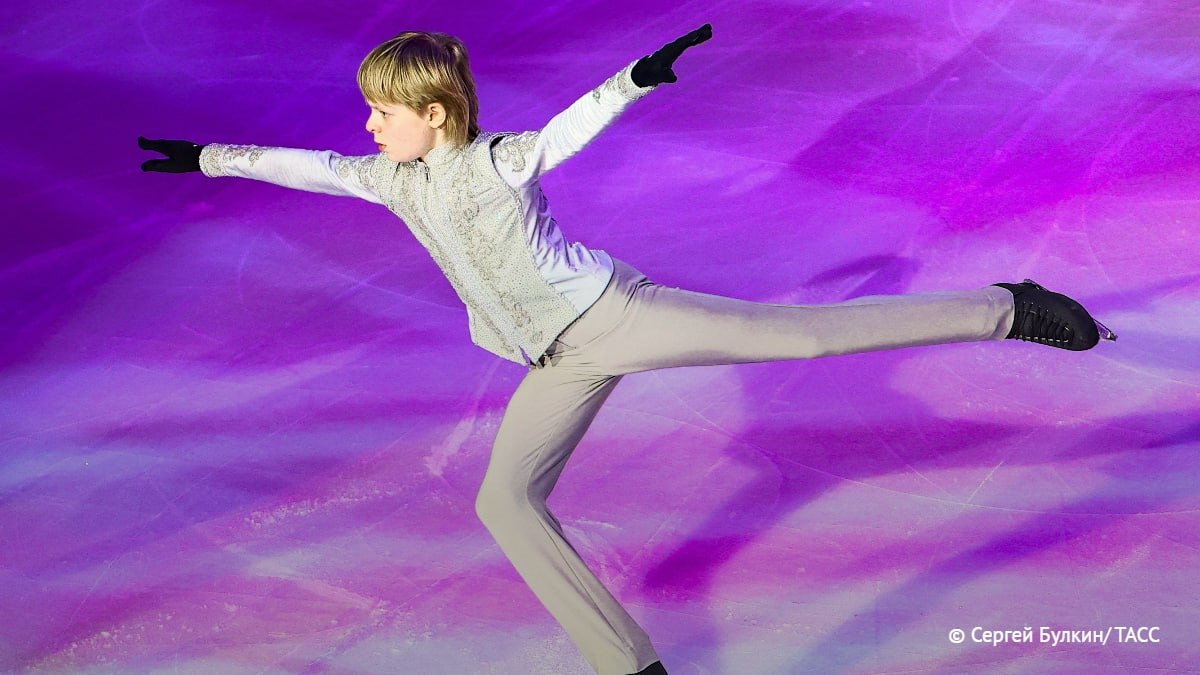 Сына Евгения Плющенко увезли на скорой после шоу в Петербурге, сообщает "Спорт-Экспресс"