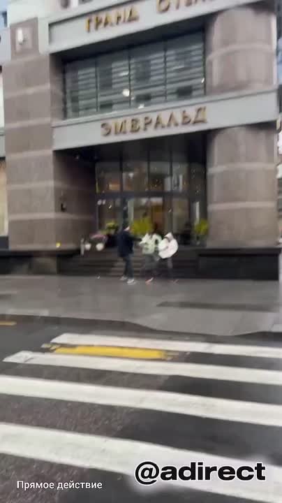 Основателя движения «Наши» в Петербурге облили ряженкой