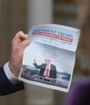 Трамп принес на интервью список войн, которые он остановил Трамп принес на интервью список войн, которые он остановил