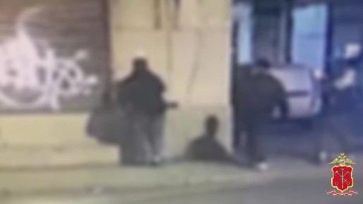 В Санкт-Петербурге задержали несовершеннолетнего за нанесение нацистского символа на стену одного из исторических зданий в центре города, сообщили в управлении МВД по региону