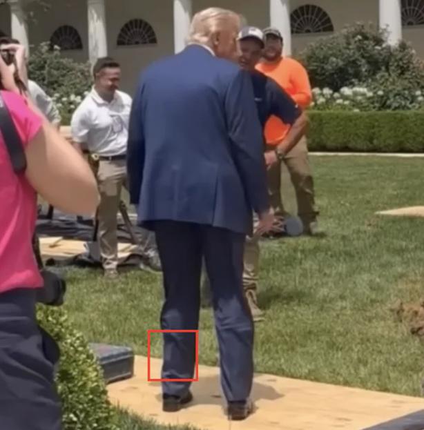 Олег Царёв: В сети обсуждают, что Трамп носит мочеприемник — обращают внимание, что на многих фото на ноге у него что-то похожее на систему для сбора мочи Олег Царёв: В сети обсуждают, что Трамп носит мочеприемник — обращают внимание, что на многих фото на ноге у него что-то похожее на систему для сбора мочи