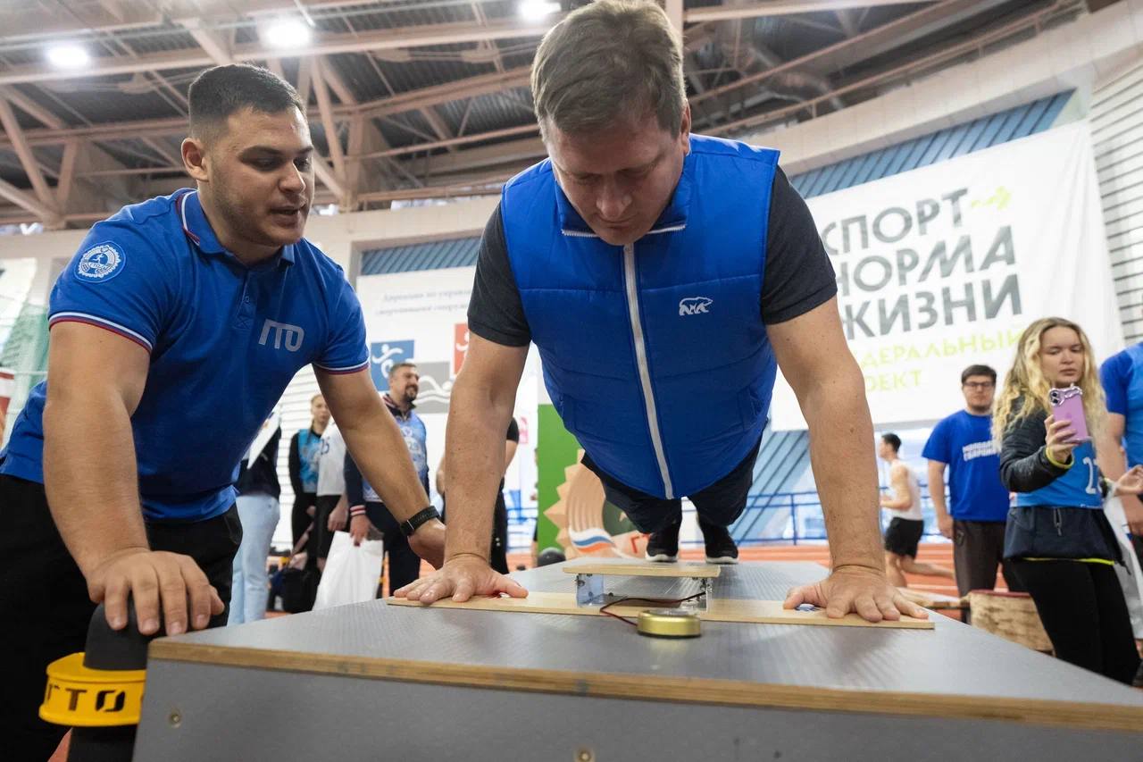 Вместе с активом «Единой России» принял участие в сдаче норм ГТО Вместе с активом «Единой России» принял участие в сдаче норм ГТО