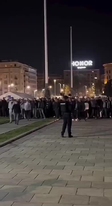 Олег Царёв: Первый итог протестов в Сербии — президент страны Александар Вучич заявил, что проведет досрочные парламентские выборы, сообщает Srbija Danas