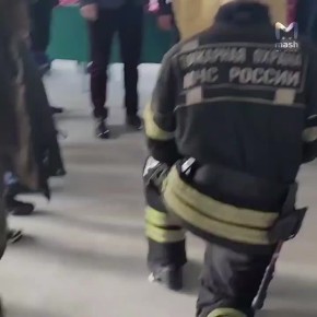 Самое надёжное и безопасное предложение руки и сердца сделал сотрудник МЧС своей ненаглядной спасательнице — прямо на площадке международных соревнований "Вертикальный вызов" произошёл пожар из эмоций и любви