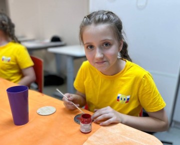 Воспитанницы пансиона в Санкт-Петербурге создали обереги для бойцов СВО