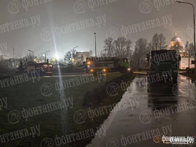 Рабочие Водоканала — вновь у Муринского ручья, обратили внимание читатели «Фонтанки» Рабочие Водоканала — вновь у Муринского ручья, обратили внимание читатели «Фонтанки»