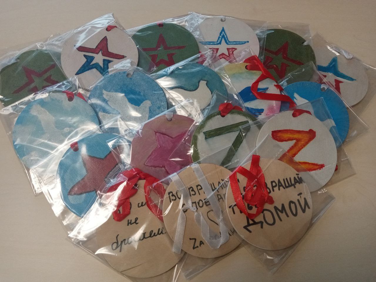 Воспитанницы пансиона в Санкт-Петербурге создали обереги для бойцов СВО Воспитанницы пансиона в Санкт-Петербурге создали обереги для бойцов СВО