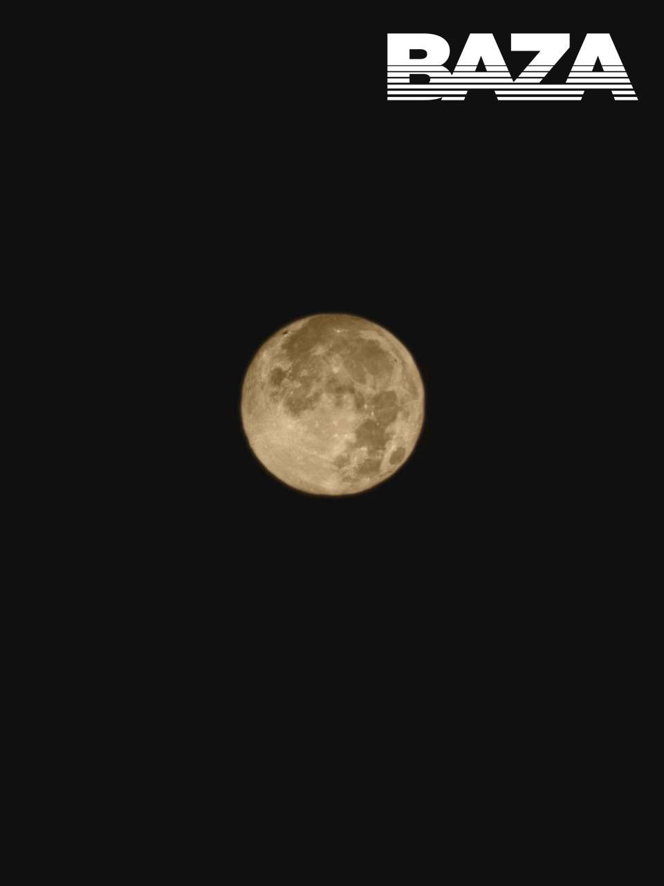 Над Россией поднялась Бобровая Луна — огромный серебряный диск, который этой ночью видно почти из любого окна Над Россией поднялась Бобровая Луна — огромный серебряный диск, который этой ночью видно почти из любого окна