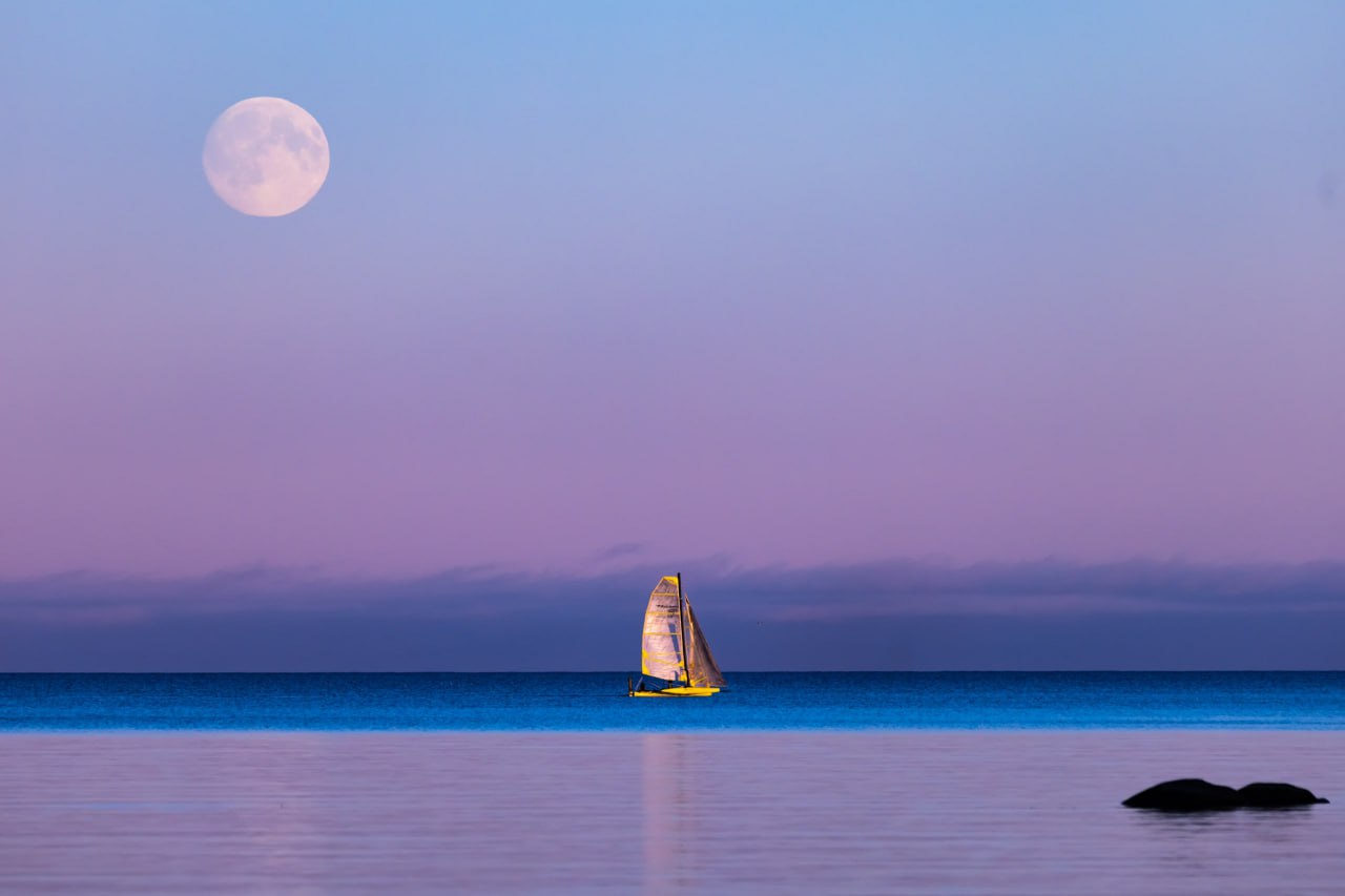 Наблюдаем за прекрасным: Бобровая Луна показалась над Ладожским озером Наблюдаем за прекрасным: Бобровая Луна показалась над Ладожским озером