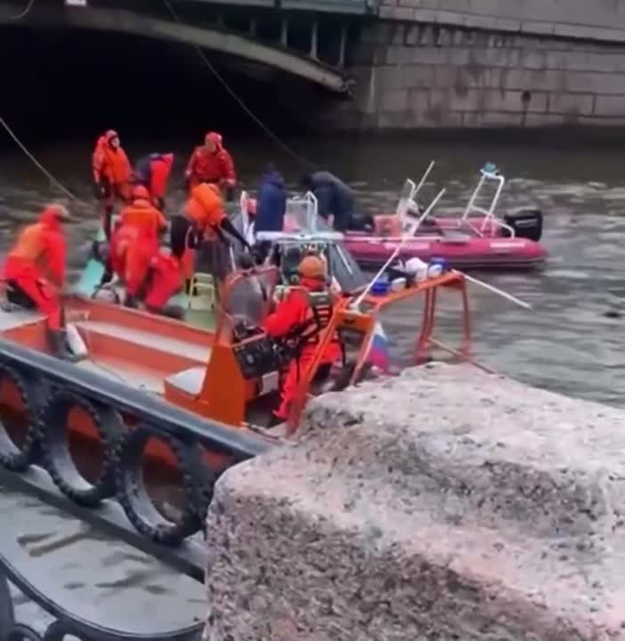 Суд в Петербурге приговорил начальника автоколонны рухнувшего в Мойку автобуса к пяти годам колонии общего режима