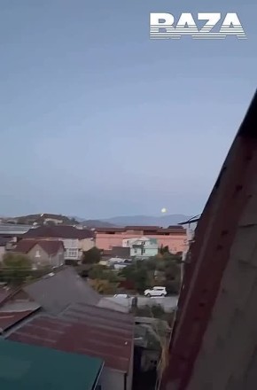 Над Россией поднялась Бобровая Луна — огромный серебряный диск, который этой ночью видно почти из любого окна