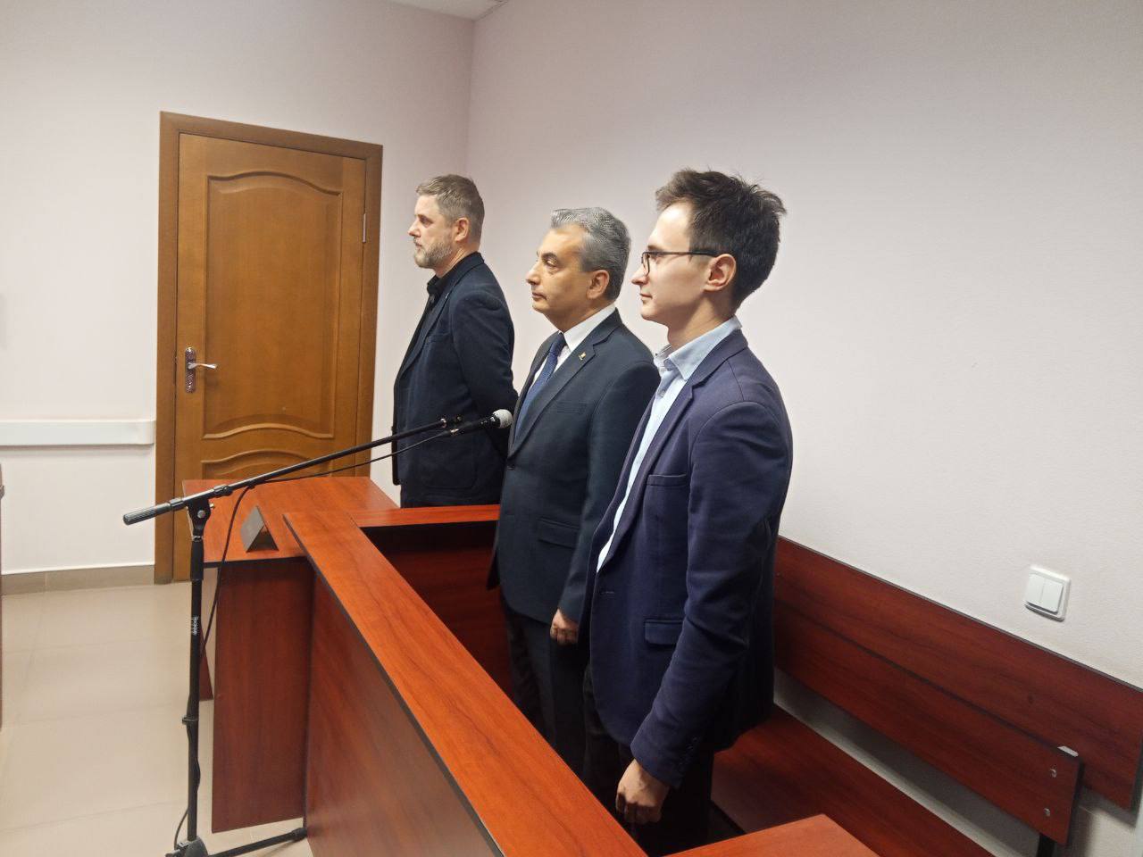 Зампреда партии «Яблоко» Льва Шлосберга приговорили к 420 часам обязательных работ