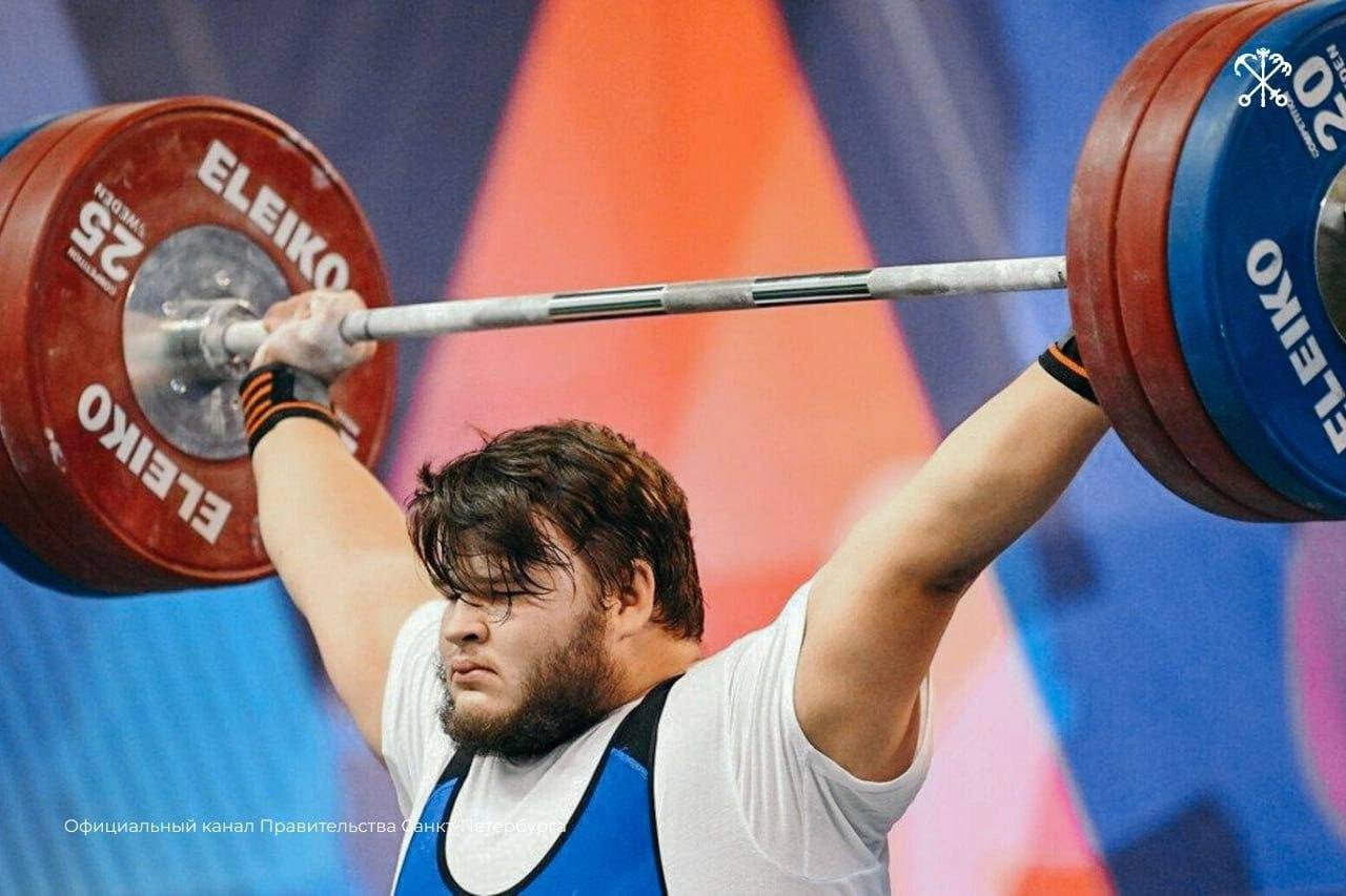 Тяжелоатлет из Петербурга Георгий Мянд взял три «золота» на чемпионате Европы по тяжелой атлетике среди юниоров и молодежи и установил рекорд
