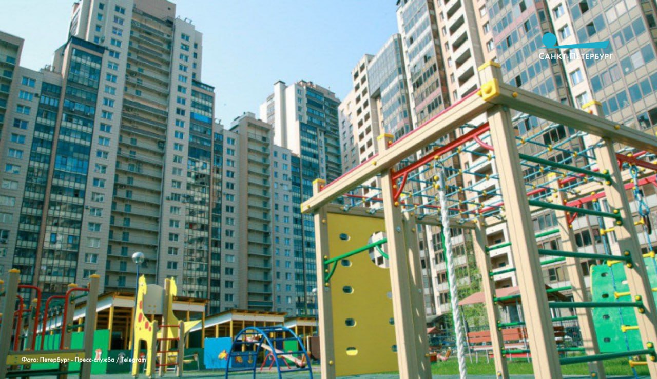 С сегодняшнего дня многодетные семьи Петербурга, в которых третий или последующие дети родились с 1 января 2025 года по 31 декабря 2027 года, смогут получить до 1 млн рублей на погашение ипотечного кредита