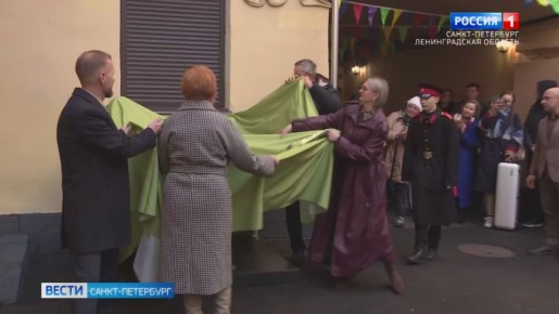 Памятник композитору Исааку Дунаевскому открыли в Петербурге