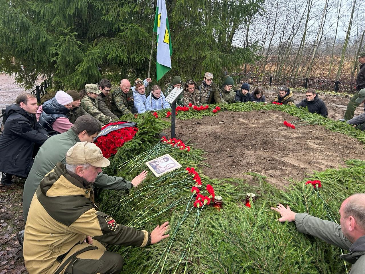 Останки воинов Красной Армии предали земле у мемориала «Ижорский таран» Останки воинов Красной Армии предали земле у мемориала «Ижорский таран»