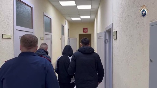 Мужчина попытался заживо сжечь бывшую жену и двух детей в квартире в Петербурге