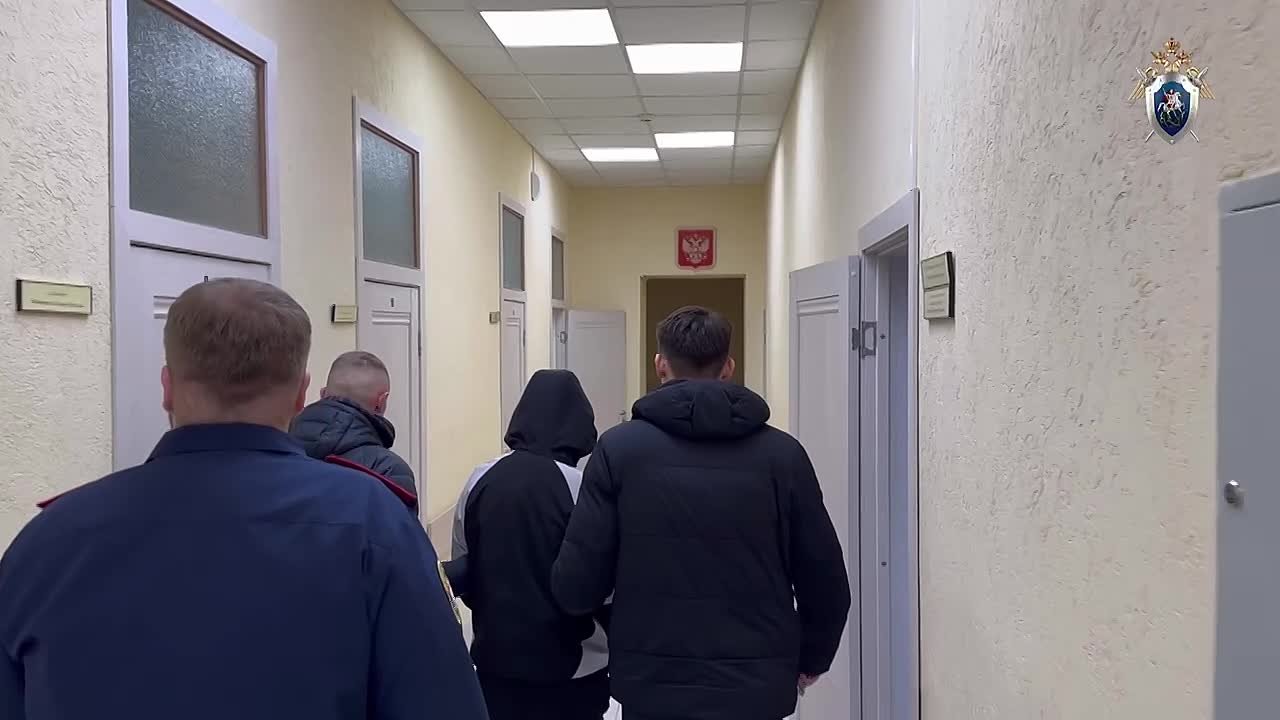 Мужчина попытался заживо сжечь бывшую жену и двух детей в квартире в Петербурге