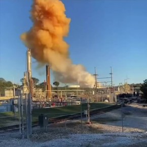 Утечка аммиака после взрыва в Миссисипи: жителей эвакуируют, над городом химическое облако