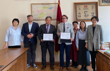 Юрий Баранчик: В Среднюю Азию лезет не только Британия, но уже и Польша