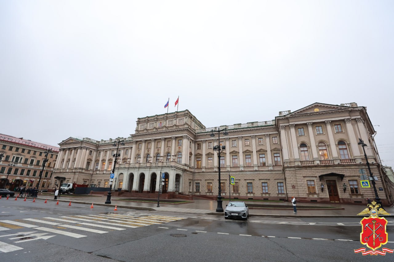 В Законодательном Собрании Санкт-Петербурга чествовали отличившихся полицейских В Законодательном Собрании Санкт-Петербурга чествовали отличившихся полицейских