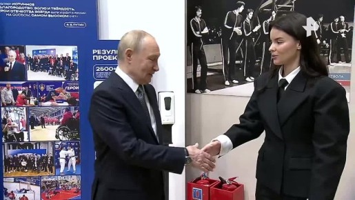 Владимир Путин одобрил идею введения полного запрета на продажу вейпов в России