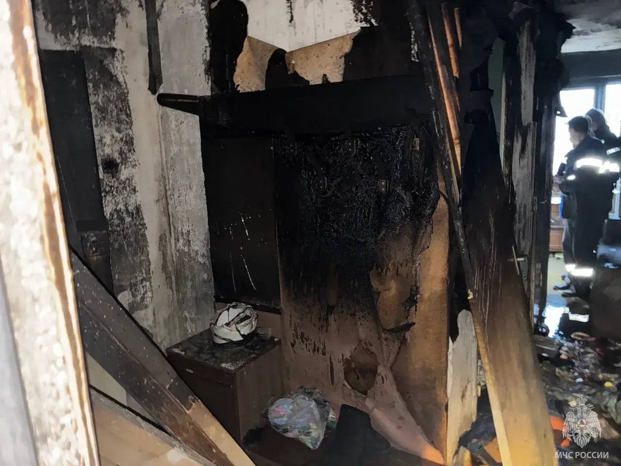 Заряжавшийся ночью телефон стал причиной пожара в Гатчине Заряжавшийся ночью телефон стал причиной пожара в Гатчине