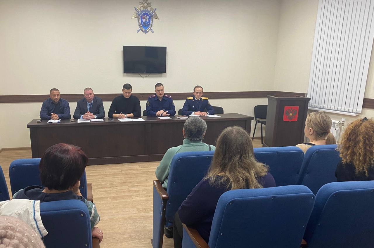 В следственном отделе по Петроградскому району ГСУ СК России по городу Санкт-Петербургу проведен прием граждан по уголовному делу о нарушении прав жильцов аварийного дома на улице Рыбацкой