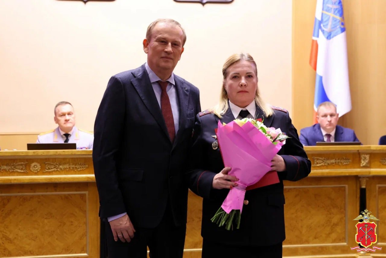В преддверии профессионального праздника полицейские Ленинградской области приняли участие в торжественном собрании в Правительстве региона В преддверии профессионального праздника полицейские Ленинградской области приняли участие в торжественном собрании в Правительстве региона