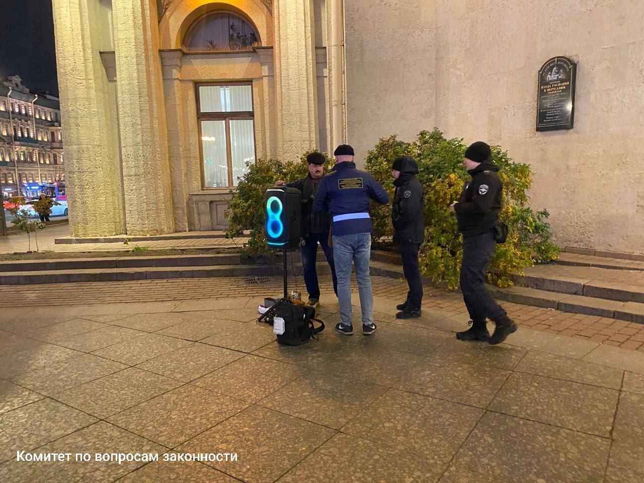 Рейдом прошлись в Петербурге по уличным музыкантам