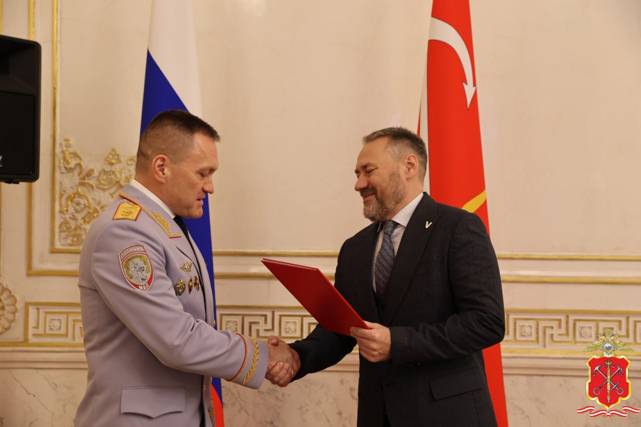 В Законодательном Собрании Санкт-Петербурга чествовали отличившихся полицейских В Законодательном Собрании Санкт-Петербурга чествовали отличившихся полицейских