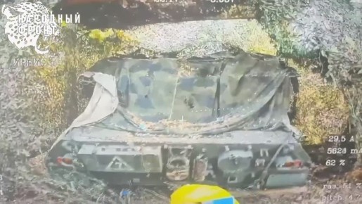 Операторы БПЛА отряда "Ирбис" сносят башню немецкому танку Leopard 1A5 ударами оптоволоконных дронов на Красноармейском направлении