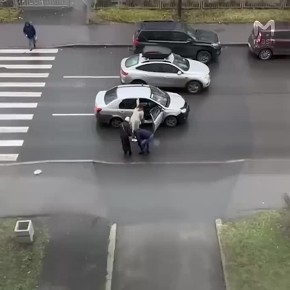Мэри Поппинс на минималках мощно отстаивала своего Берта на Ивана Черных — ему торопливый водитель наехал на ногу