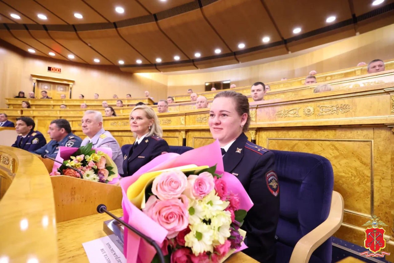 В преддверии профессионального праздника полицейские Ленинградской области приняли участие в торжественном собрании в Правительстве региона В преддверии профессионального праздника полицейские Ленинградской области приняли участие в торжественном собрании в Правительстве региона