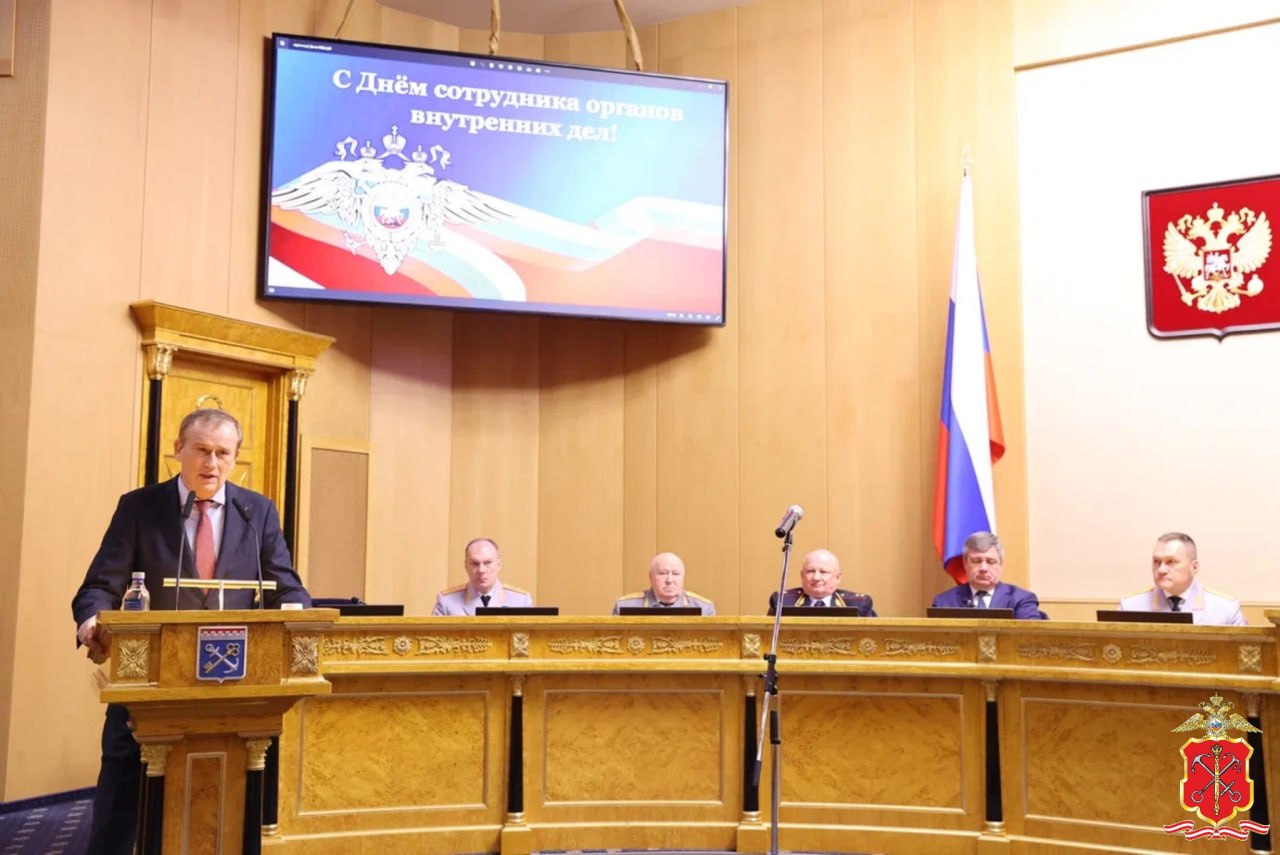 В преддверии профессионального праздника полицейские Ленинградской области приняли участие в торжественном собрании в Правительстве региона В преддверии профессионального праздника полицейские Ленинградской области приняли участие в торжественном собрании в Правительстве региона