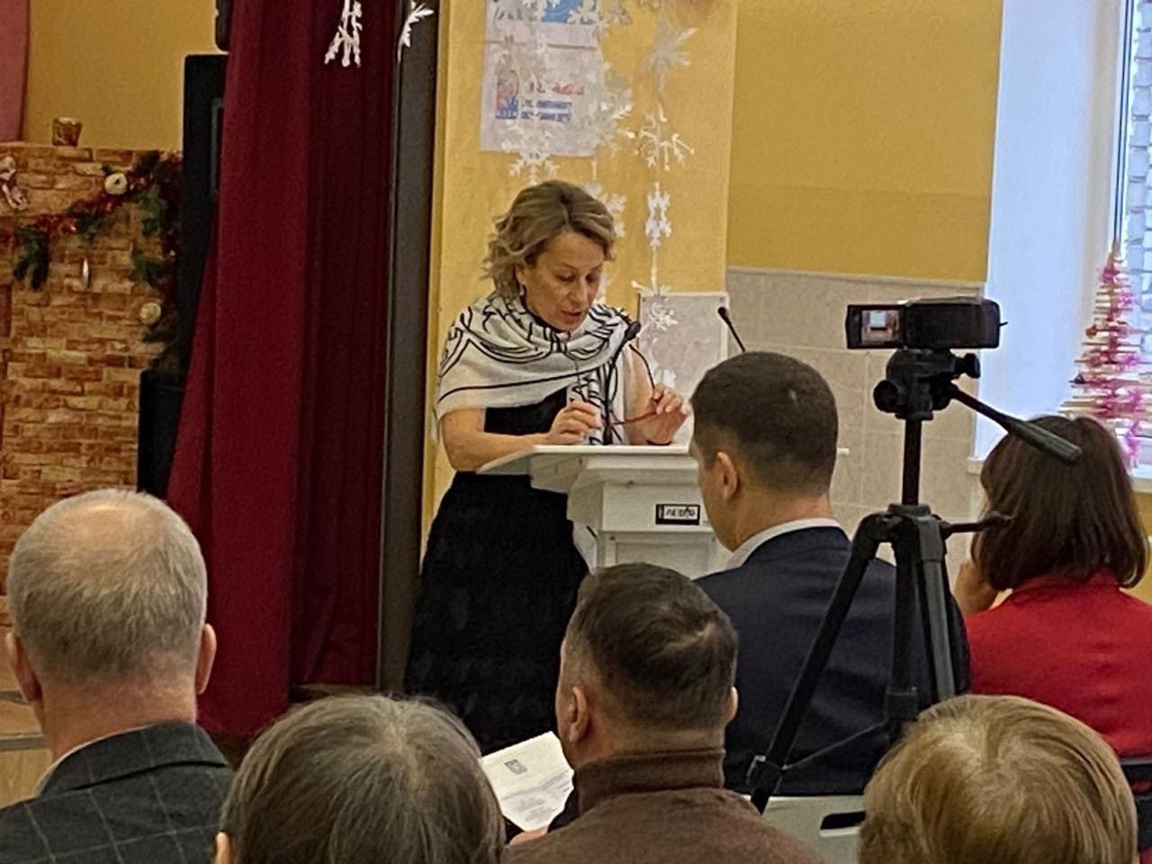 Сегодня героем нашей рубрики «Одна судьба – одна Победа!» стала наша коллега Шутова Марина Викторовна, председатель участковой избирательной комиссии №392 Гатчинского муниципального округа Сегодня героем нашей рубрики «Одна судьба – одна Победа!» стала наша коллега Шутова Марина Викторовна, председатель участковой избирательной комиссии №392 Гатчинского муниципального округа