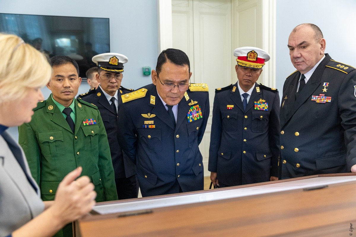 Минобороны России: Главнокомандующий ВМФ встретился с делегацией ВМС Мьянмы в Санкт-Петербурге Минобороны России: Главнокомандующий ВМФ встретился с делегацией ВМС Мьянмы в Санкт-Петербурге