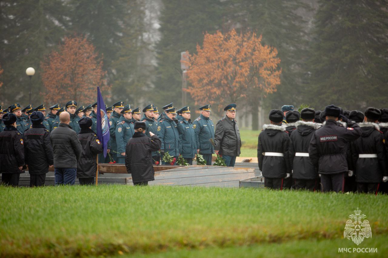 МЧС Санкт-Петербурга. Подписывайся на МЧС России в MAX | ВК МЧС Санкт-Петербурга. Подписывайся на МЧС России в MAX | ВК