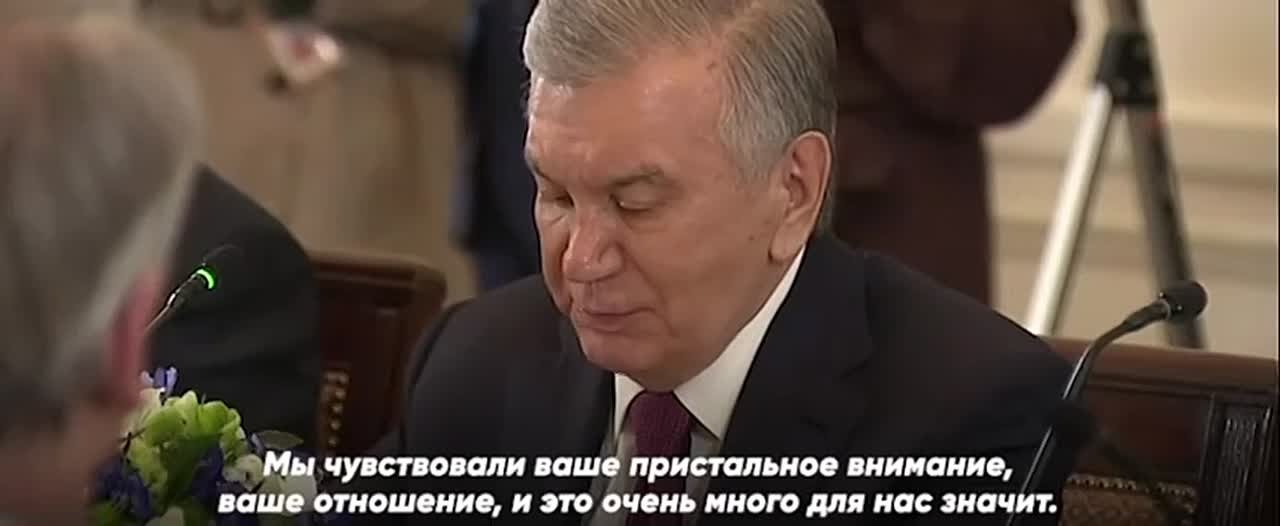 Михаил Онуфриенко: Президент Узбекистана благодарит солнцеликого рыжего шоумена за оказанное доверие отдать ему узбекские деньги, называет его президентом всего мира и выражает уверенность, что он не оставит своих покорных...