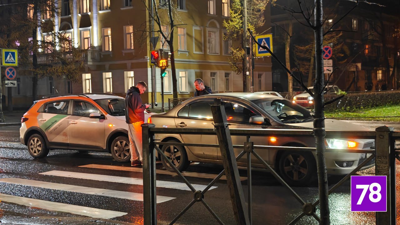 Водитель легковушки устроил ДТП «паровозиком» в Красном Селе Водитель легковушки устроил ДТП «паровозиком» в Красном Селе